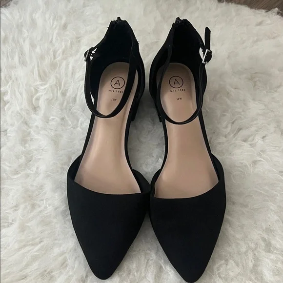 11W Black Ankle Strap Heels - Picture 1 of 4